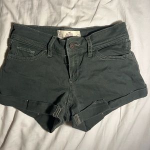 HOLLISTER SIZE 00 W23 dark green short shorts